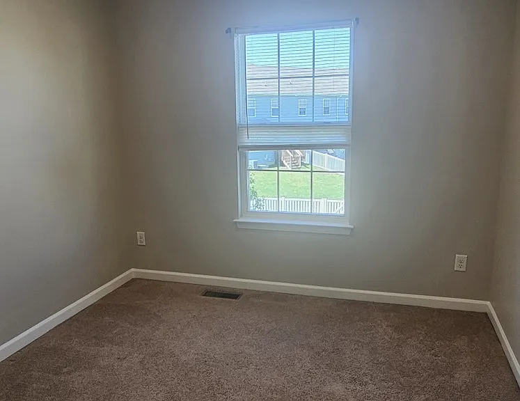 89 Salerno Dr — Photo 40