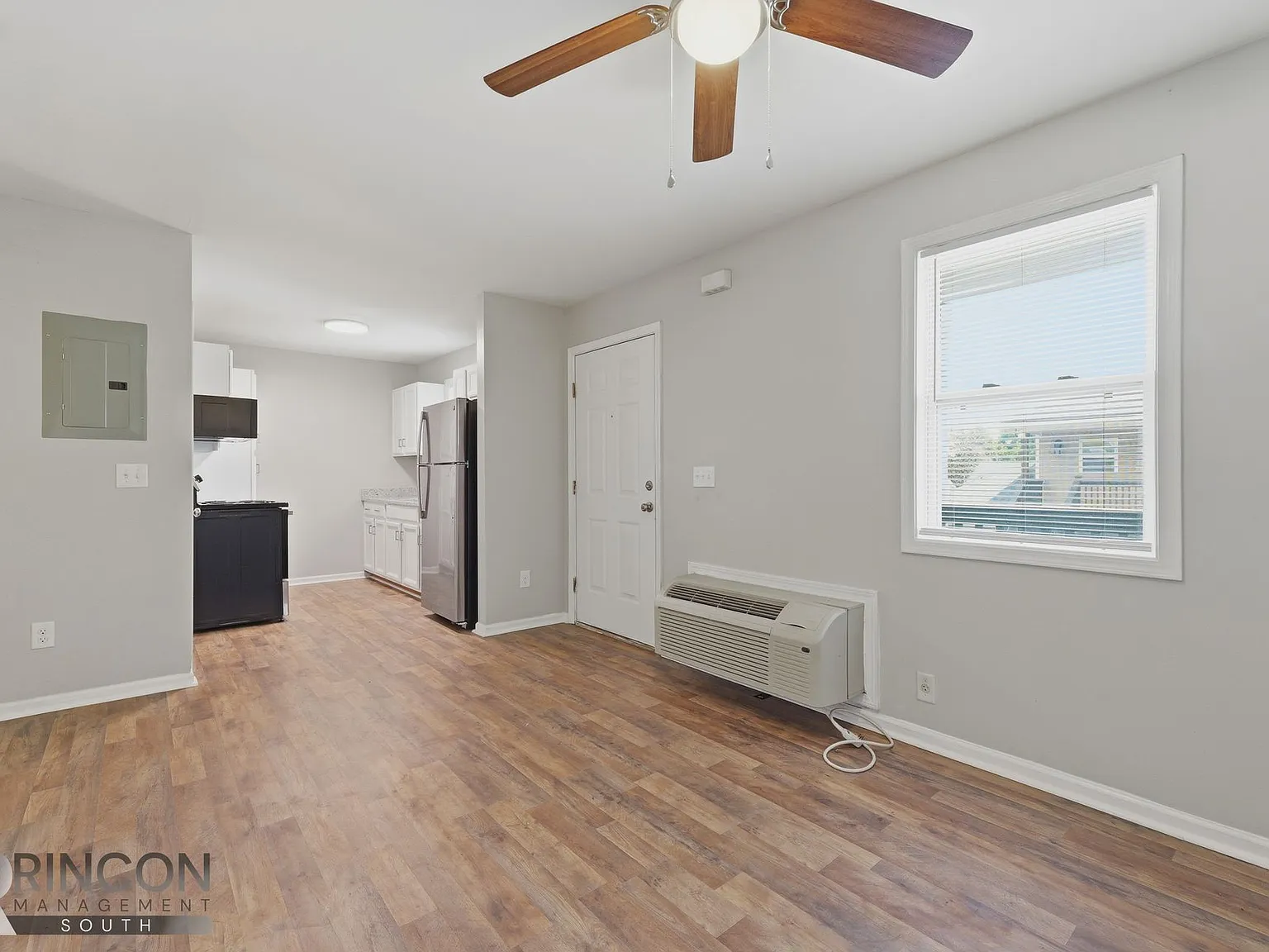 Charming 2-Bedroom Apartment North Charleston — Photo 4