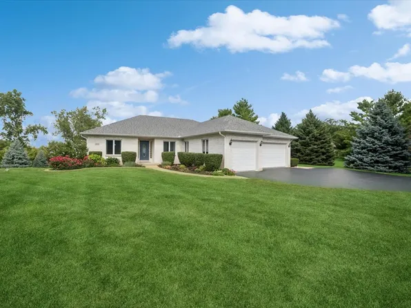 2620 Rolling Oaks Rd, Spring Grove, IL 60081