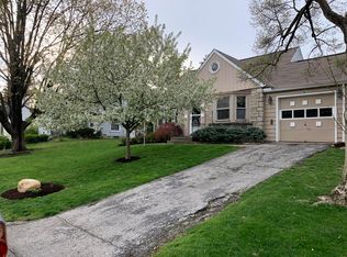 586 Walhalla Rd, Columbus, OH 43202