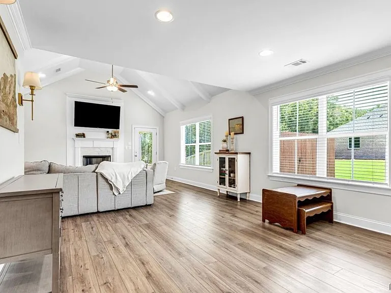 253 Pedric Dr — Photo 10