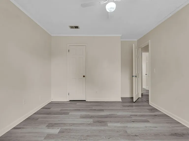 400 Forrest Blvd #15 — Photo 13