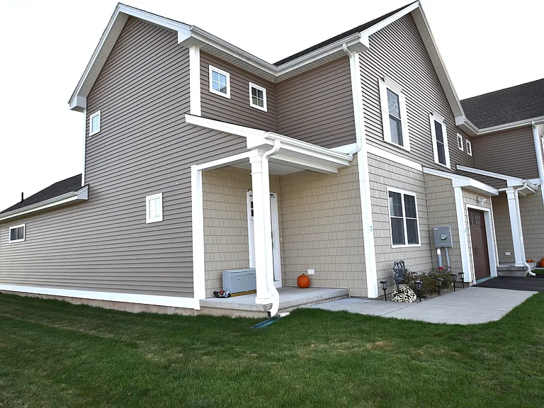 501 Old Village Cir — Photo 2