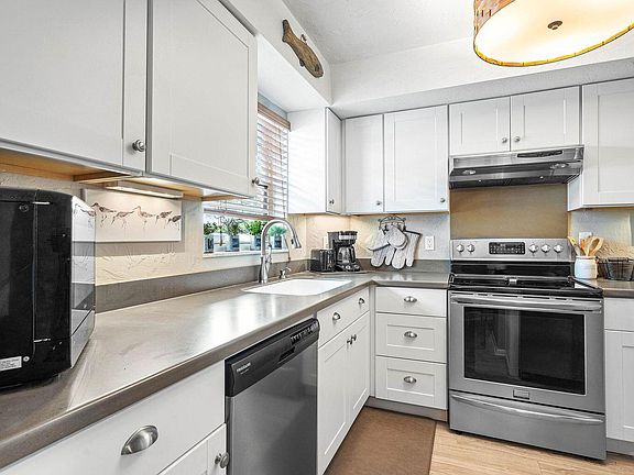 5th image of 18081 SE Country Club Dr APT 32-313