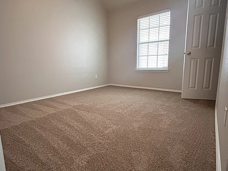 6104 Oldham Dr — Photo 7