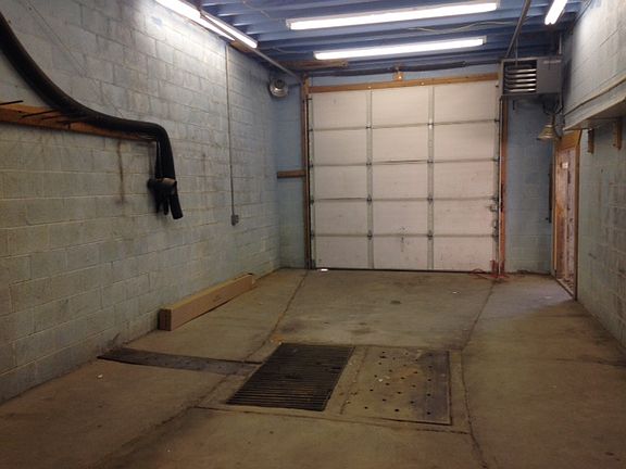5th image of 963 Fort St Unit 1