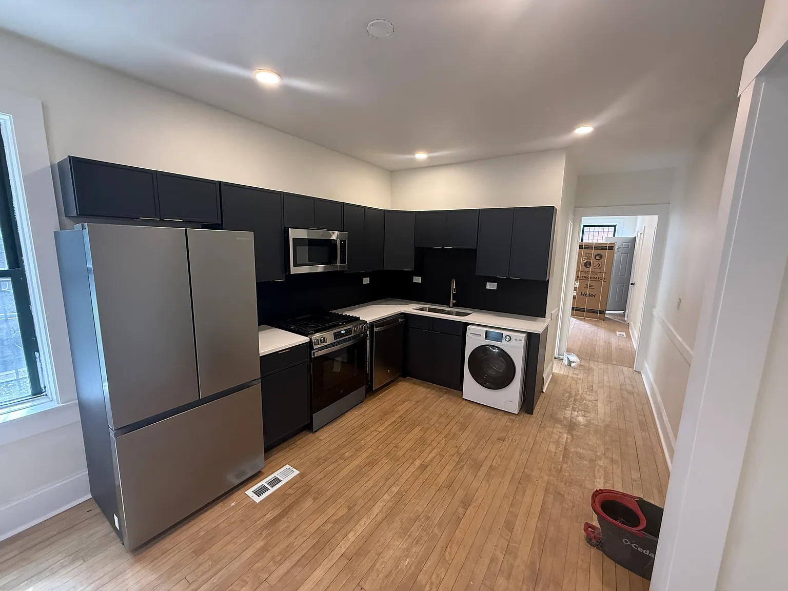2 bed, 1.0 bath, 1300 sqft, $2,795 — Photo 4