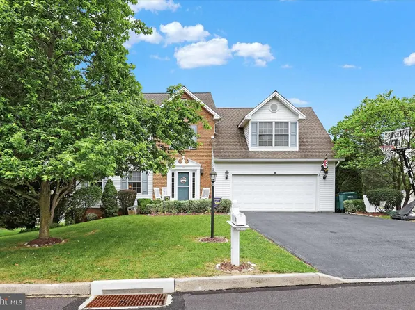 120 Hilltop Dr, Mount Holly Springs, PA 17065