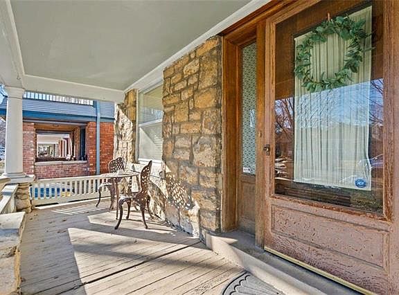 3rd image of 3908 Campbell St