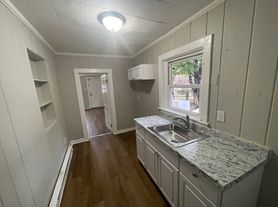 2 bed, 1.0 bath, $950