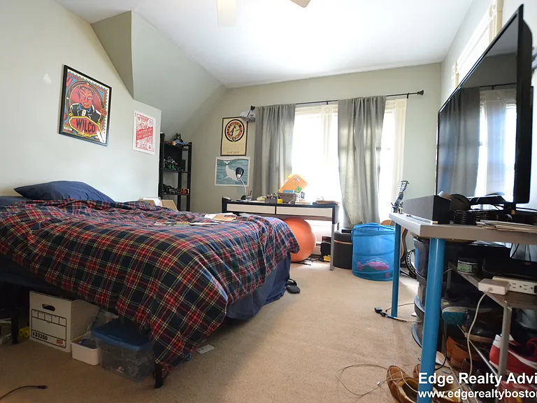 318 N Harvard St — Photo 14