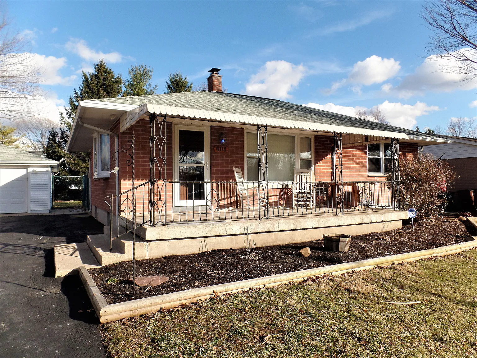 608 Bonnycastle Ave photo 1