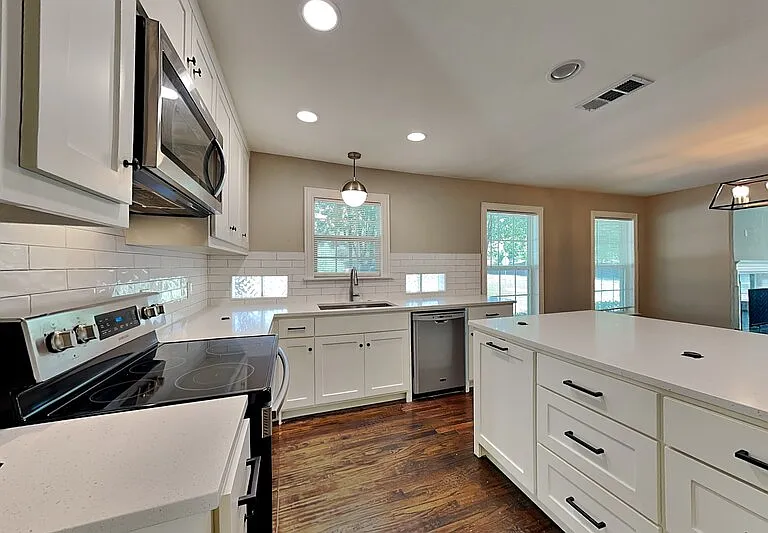 4345 Skillman St — Photo 3