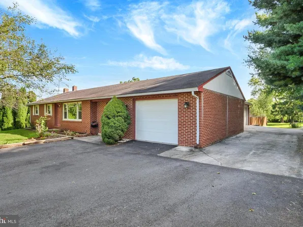 493 Criswell Dr, Boiling Springs, PA 17007