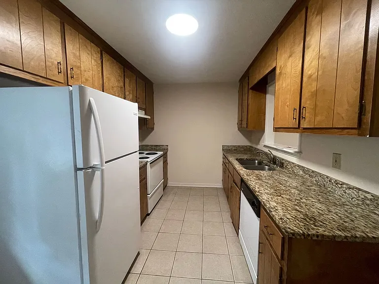 101 Hunters Run Rd — Photo 3