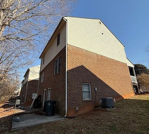 4th image of 1822 Wards Ferry Rd