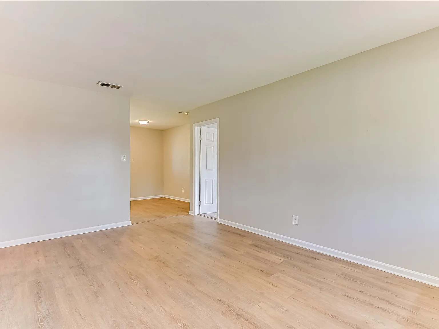 329 East View Drive - 1 — Photo 2