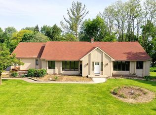 11N372 Williamsburg Dr, Elgin, IL 60124