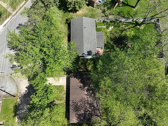 5th image of 664 N Maryland St