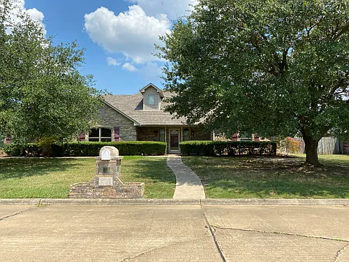 6014 Castle Oaks Photo 1
