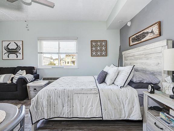 5th image of 1110 Wesley Ave #204