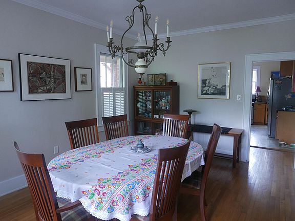 Dining room.