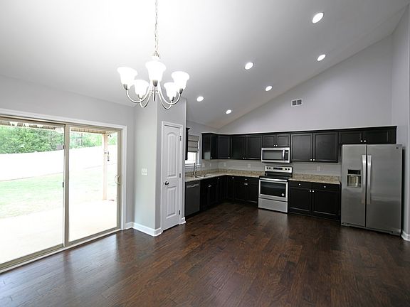 3rd image of 113 Auburn Ln