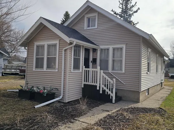 1007 Oak St, Grand Forks, ND 58201