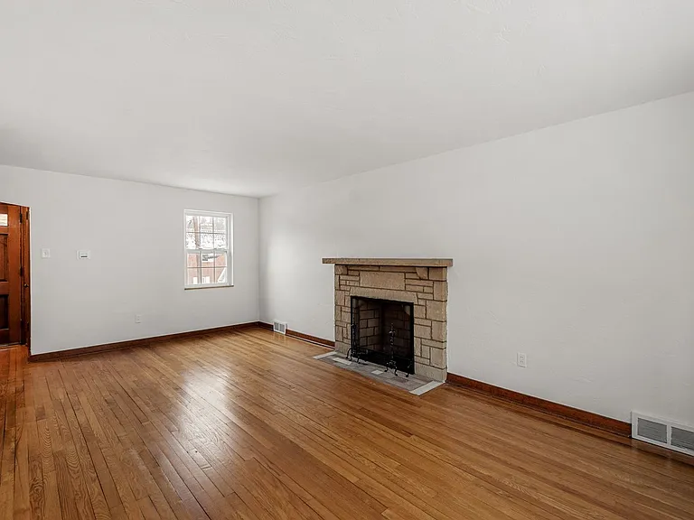 2445 Valera Ave — Photo 9