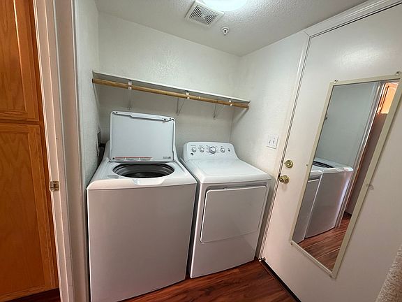 5th image of 141 Altamont Ct