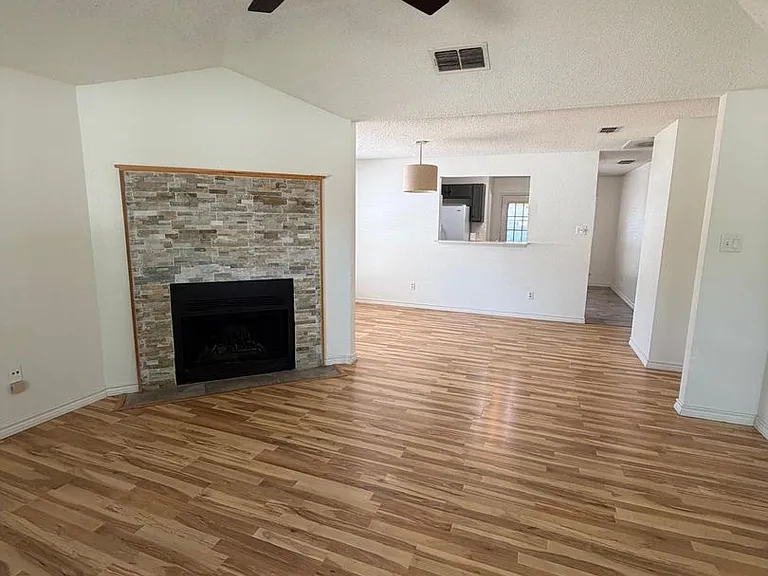 3006 Post Oak Dr — Photo 2