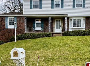 2403 E Springwood Dr, Glenshaw, PA 15116