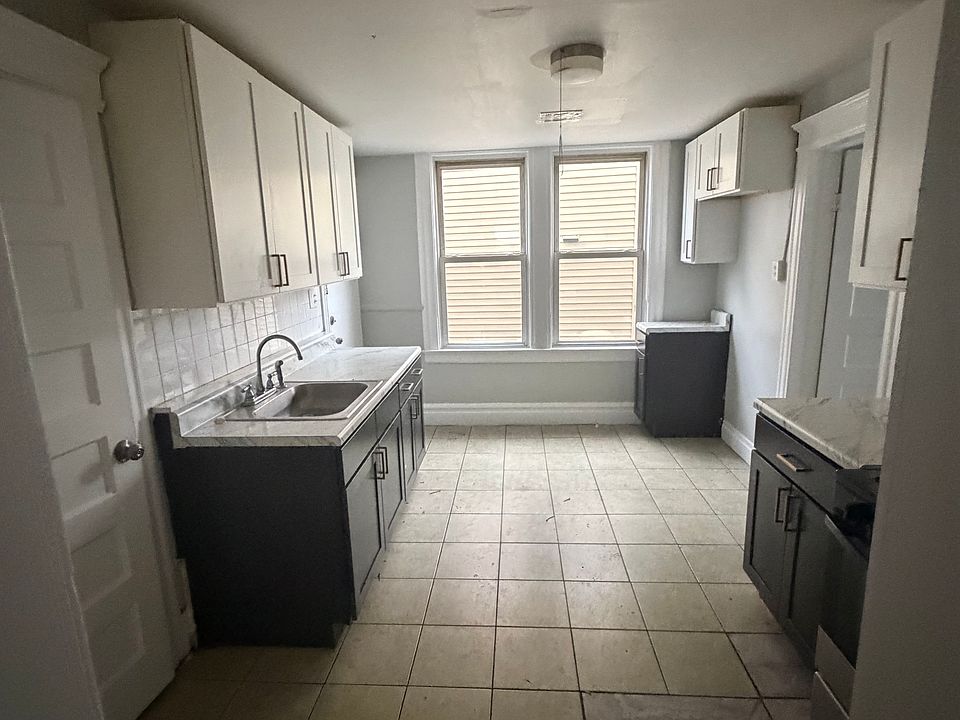 2nd image of 50 Cortland St #R2