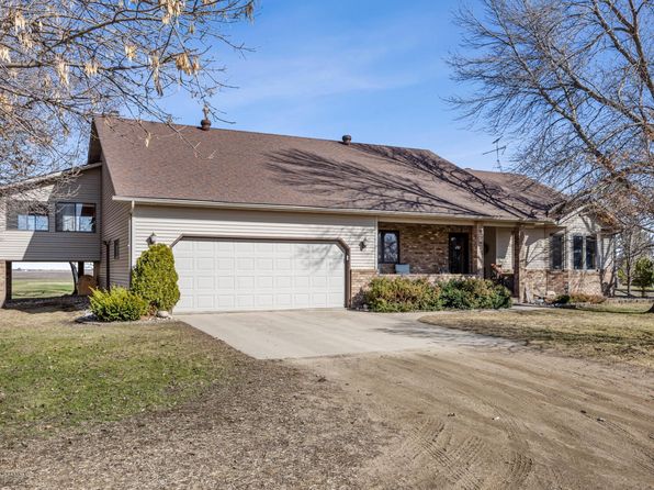4562 50th St S, Moorhead, MN 56560
