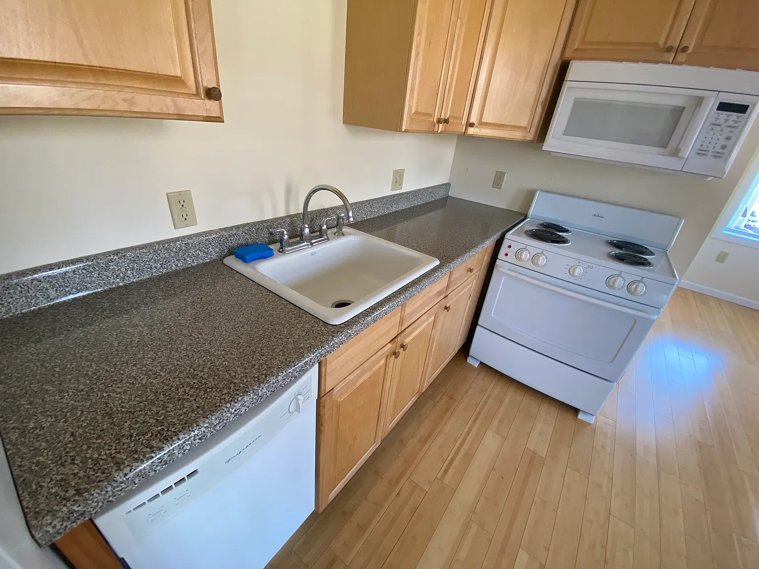 2 bed, $2,050 — Photo 4