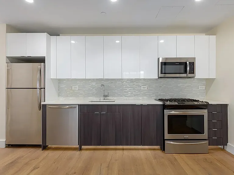 25-21 43rd Ave #Penthouse 1 — Photo 4