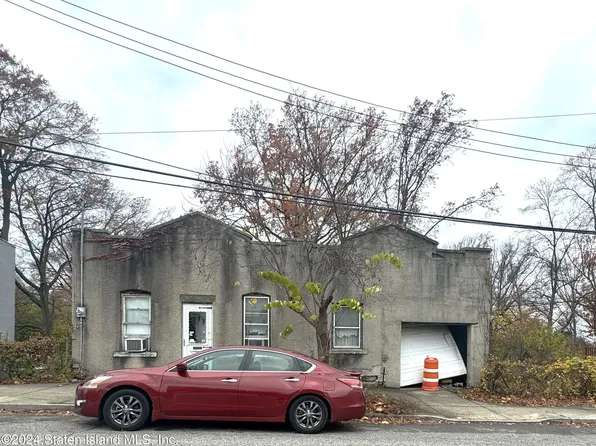 26 Shaughnessy Ln, Staten Island, NY 10305
