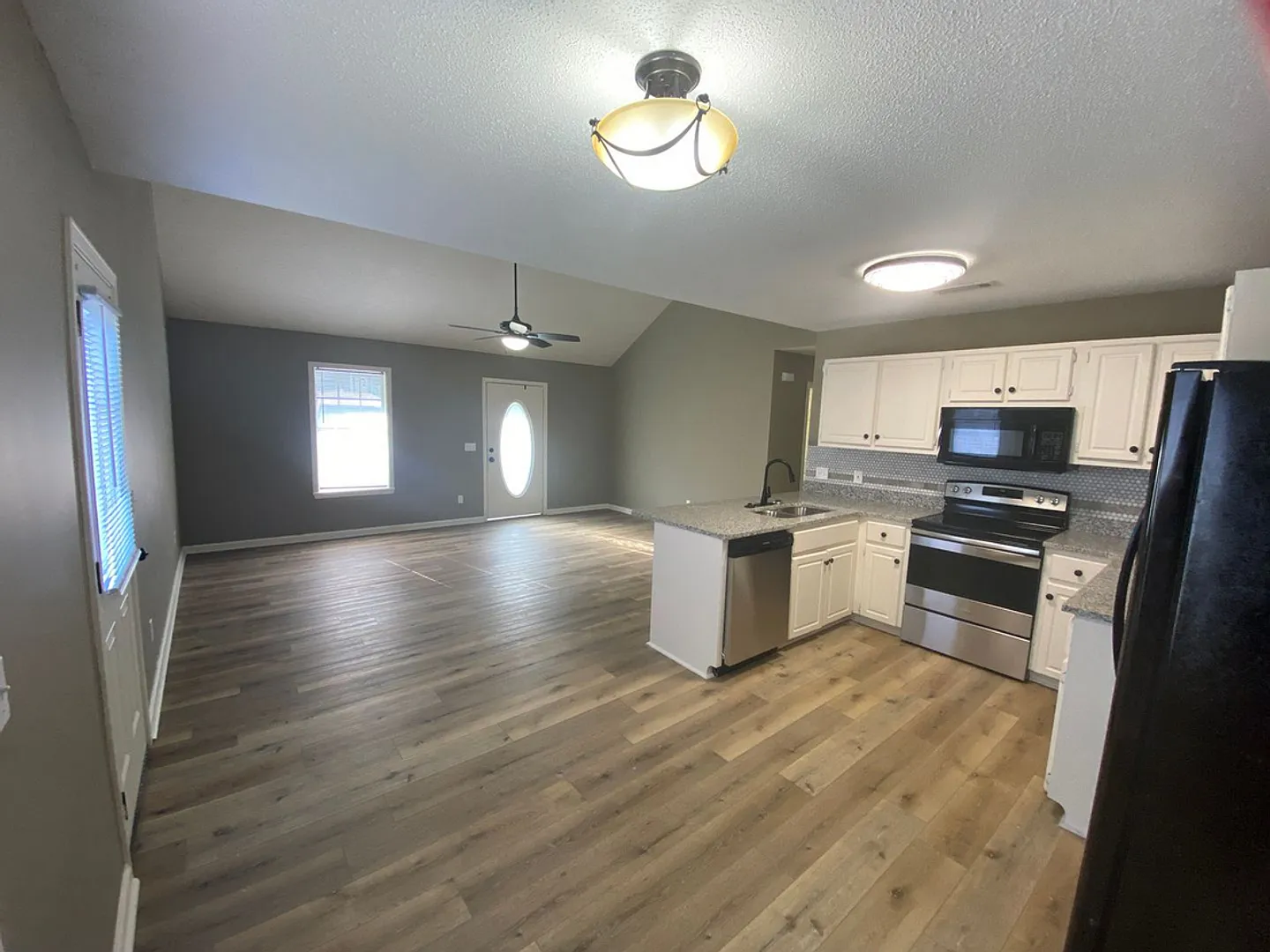 3 Bed/ 3 Bath — Photo 3