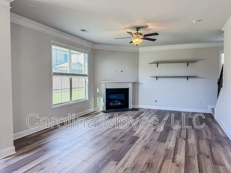 3 bed, 2.5 bath, 2300 sqft, $2,399 — Photo 4