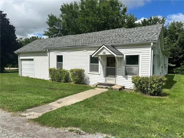 502 S 2nd St, Savannah, MO 64485