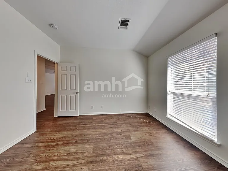 10622 Axis Xing — Photo 10