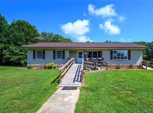 1211 Dots Trl, Hamptonville, NC 27020