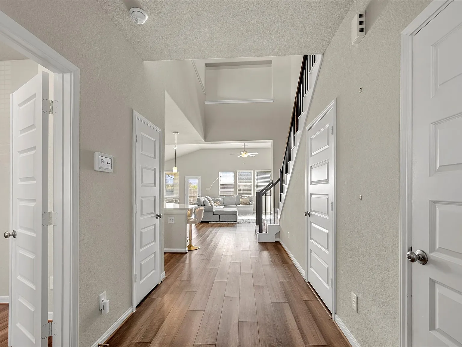 4 bed, 3.5 bath, 2526 sqft, $2,750 — Photo 4