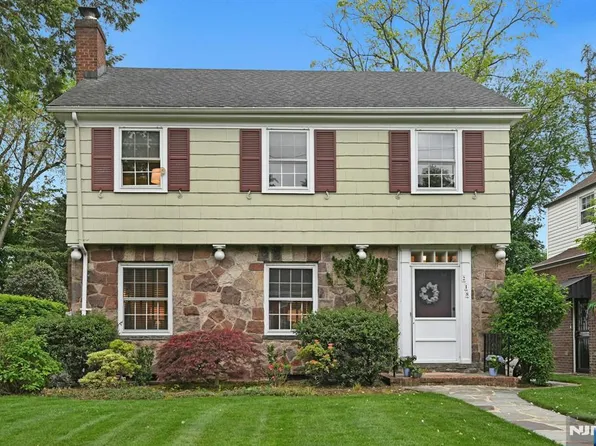218 Everett Pl, Englewood, NJ 07631
