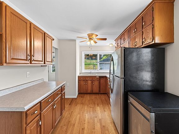 5th image of 457 18th Ave N