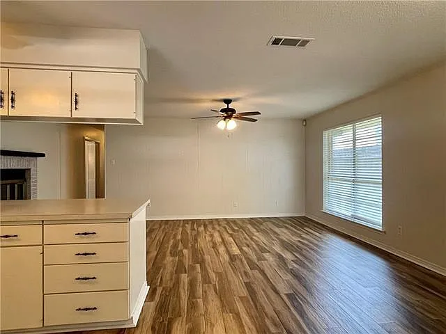 921 Ridgelake Dr — Photo 6