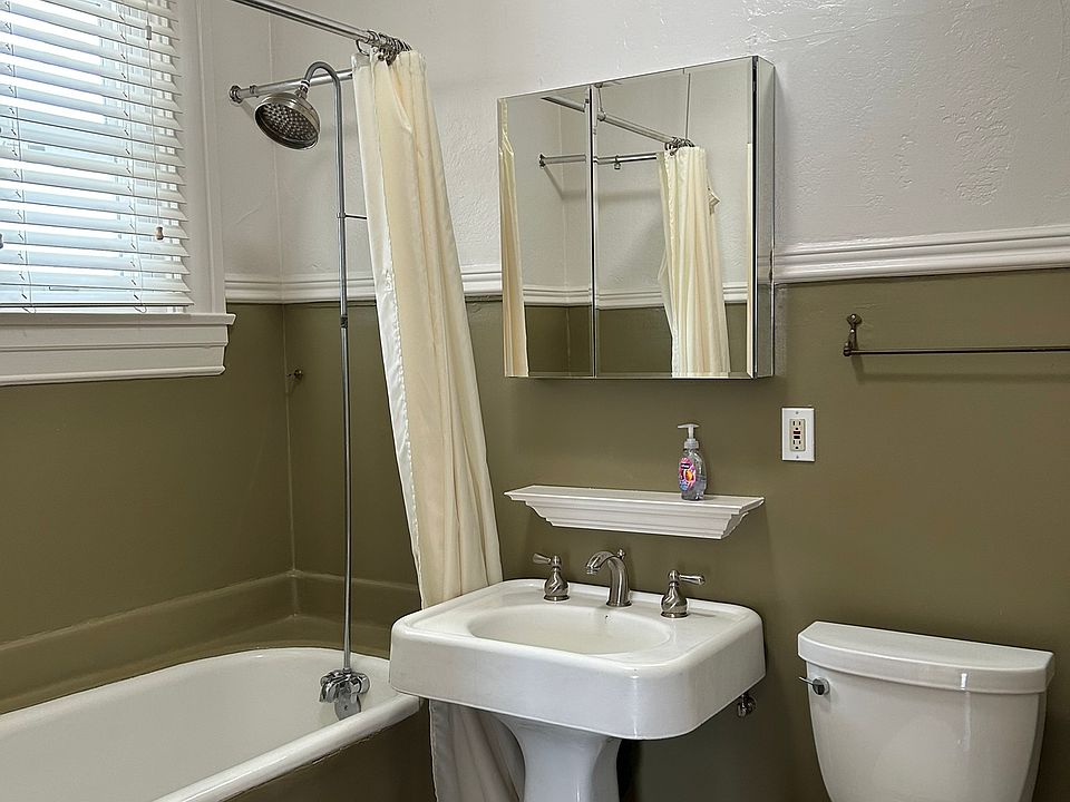 Front bedroom Bathroom