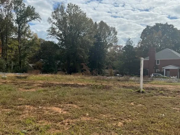 224 Village Cir #41, Anniston, AL 36207