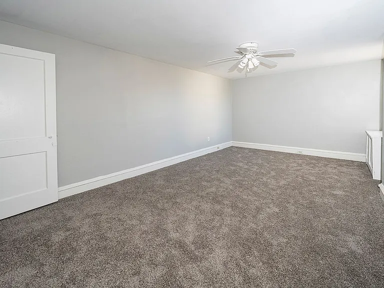Upsal Gardens Apartments- Beautiful historical building with breathtaking charm! — Photo 43