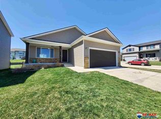 935 Scotts Creek Ct, Hickman, NE 68372
